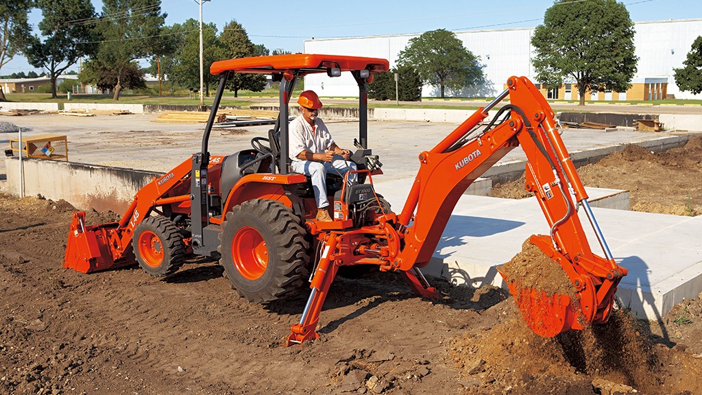 Excavators vs. Backhoes: Which One Does Your Project Need?